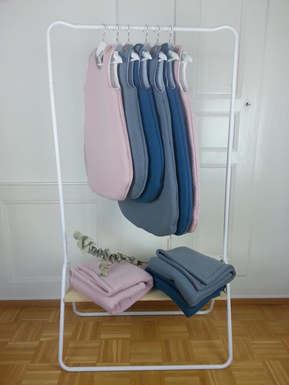 Assortiment de gigoteuses en coton labelise et couverture bebe