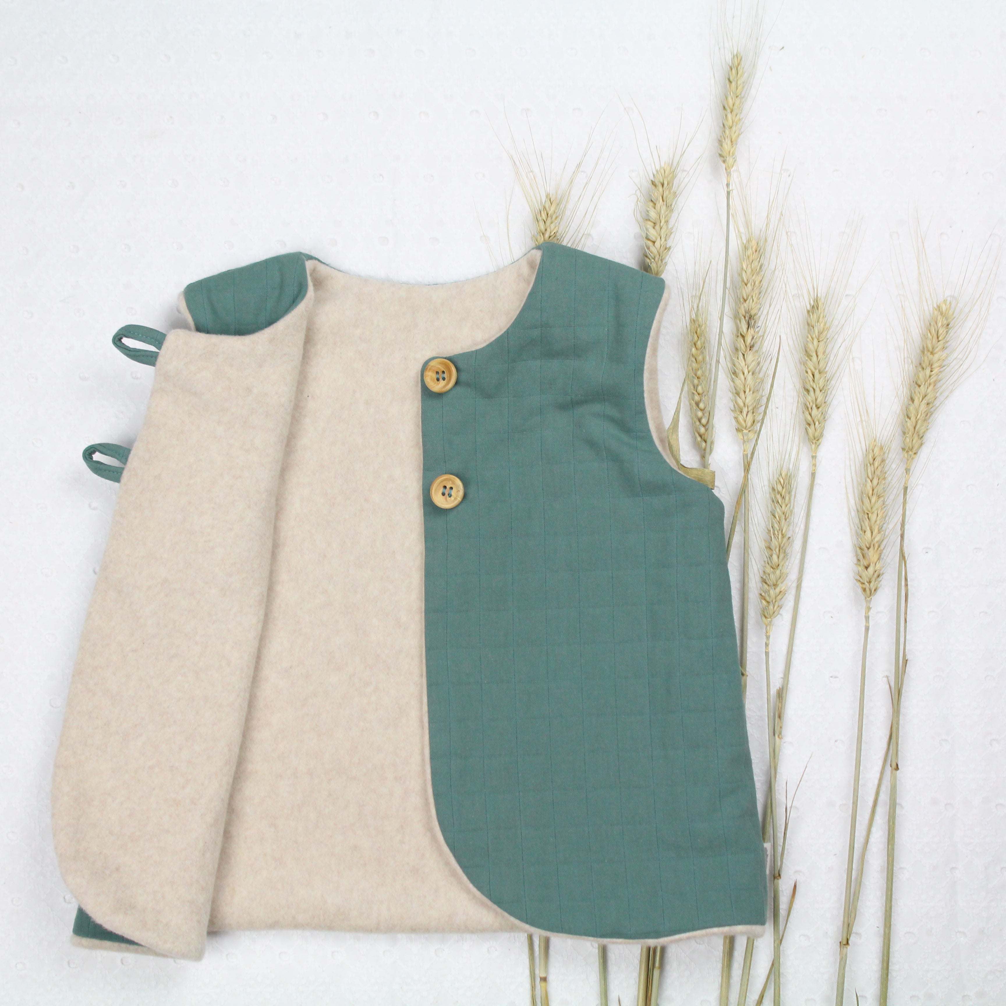 Aulnes gilet sans manche couleur céladon, coton labellisé, détail de l'intérieur.