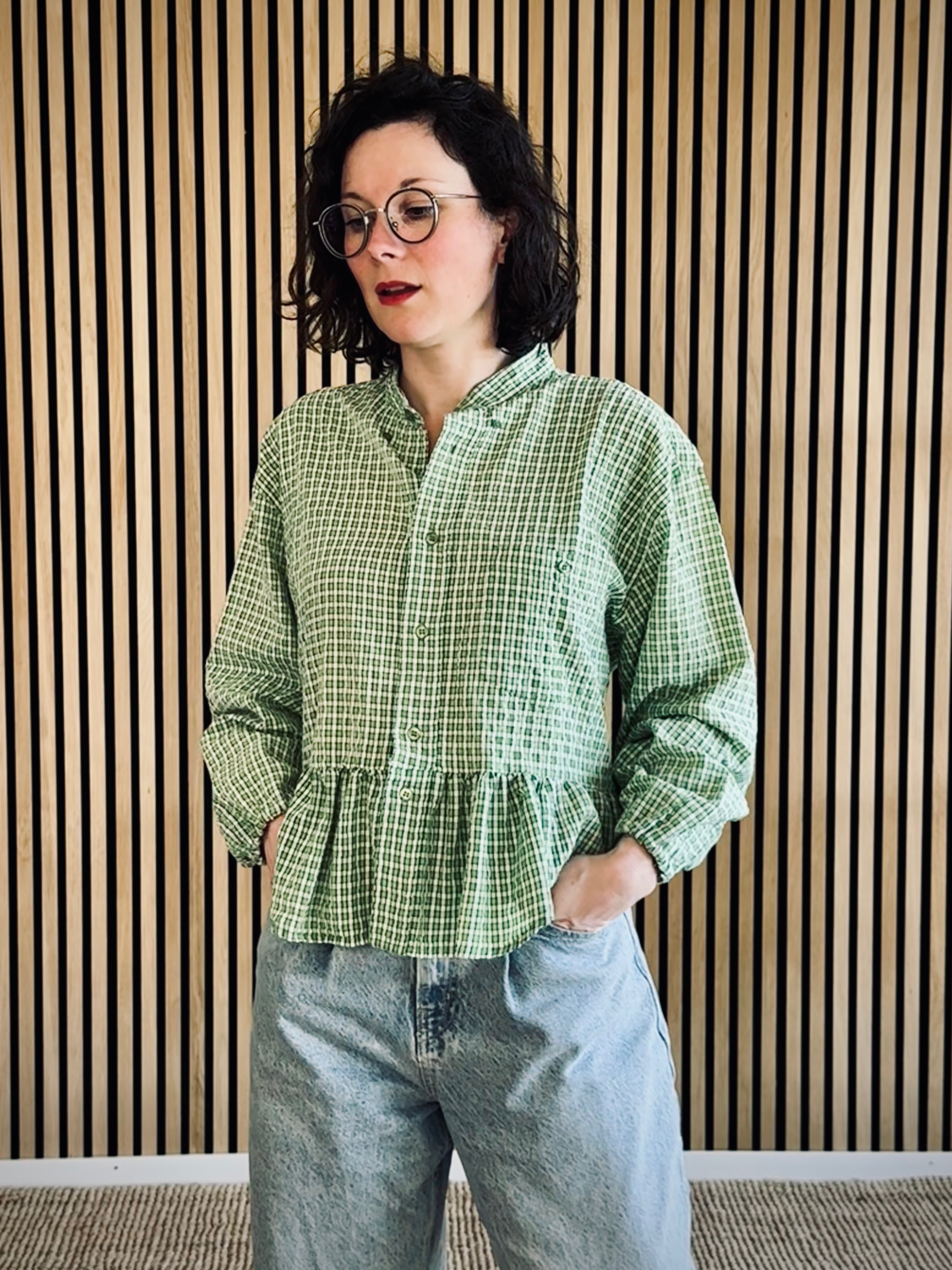 Chemise upcyclée blanche à carreaux verts