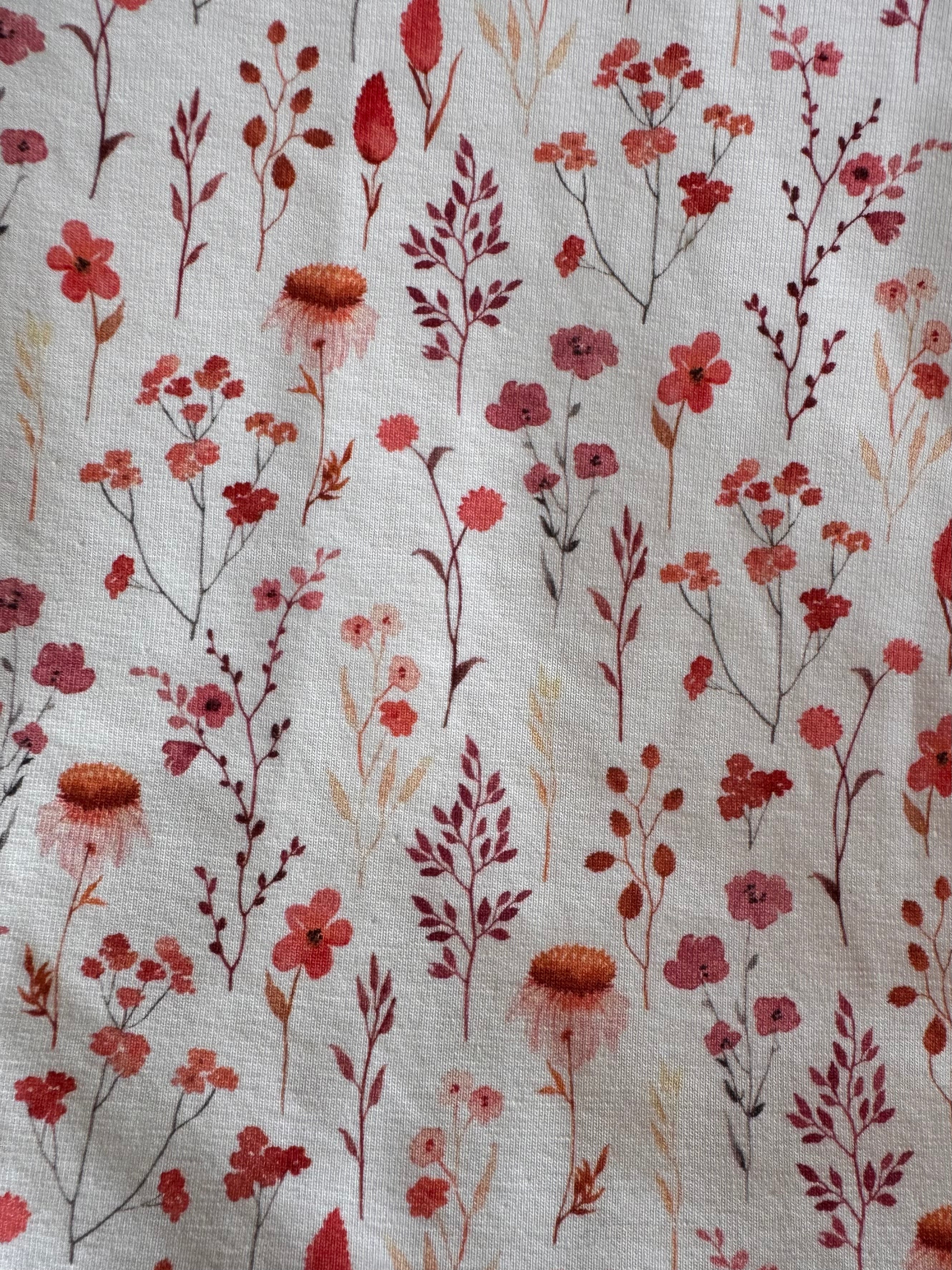 Détail tissu motif fleurs des champs