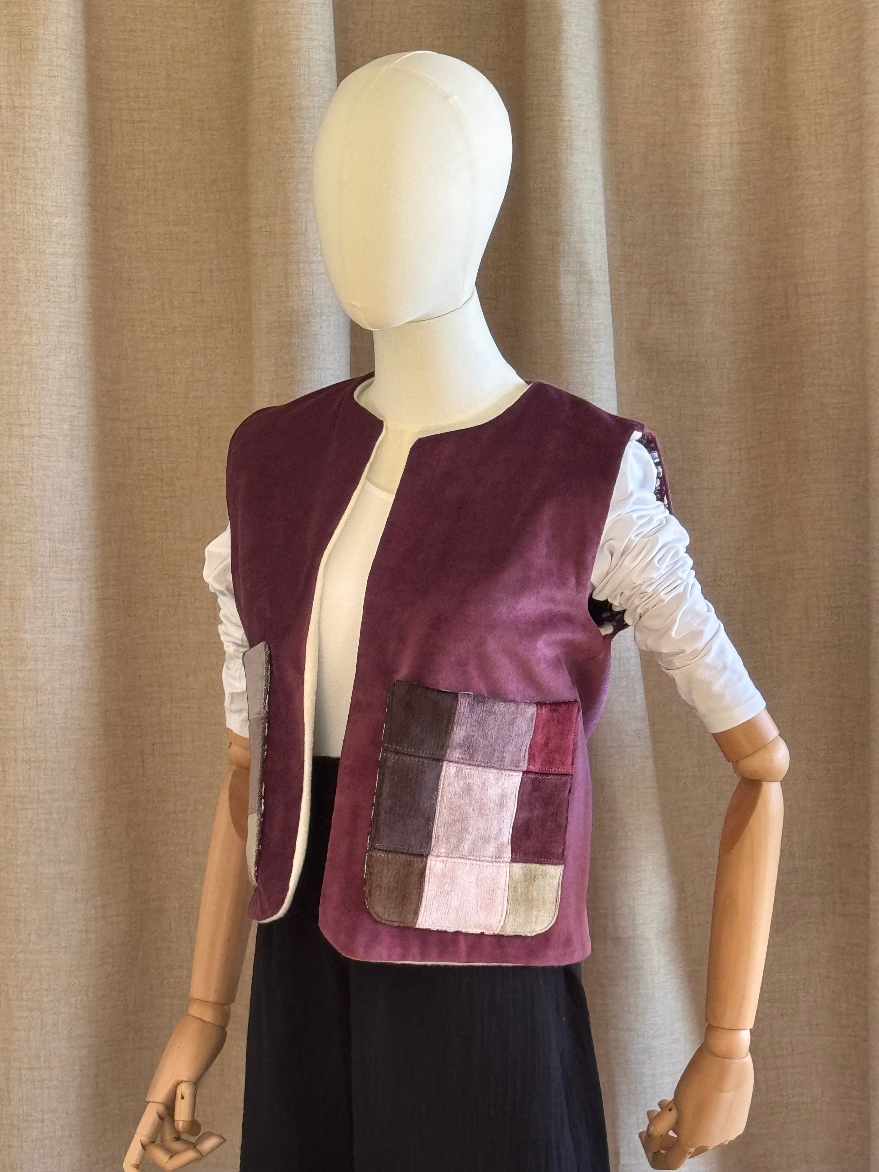 Gilet sans manche velours chenille patchwork prune gauche