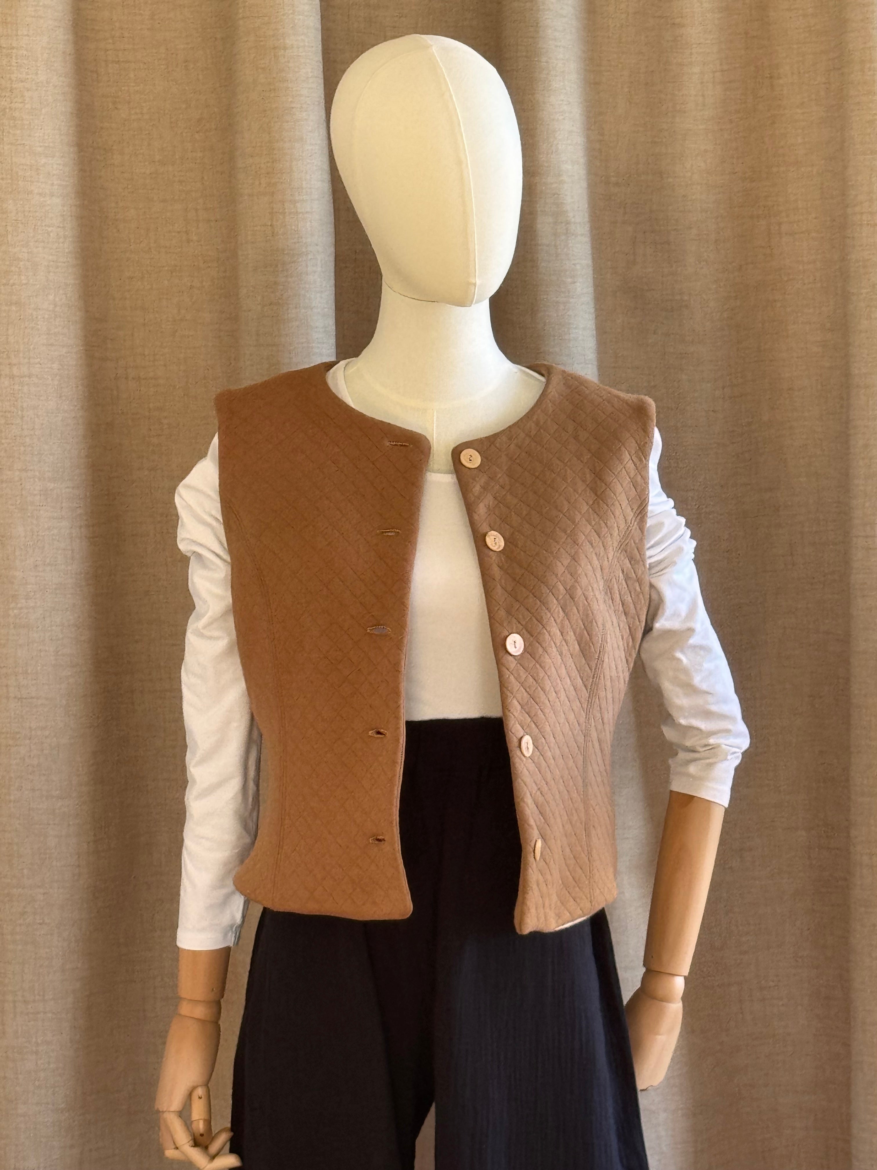 Gilet en coton tabac blond de face