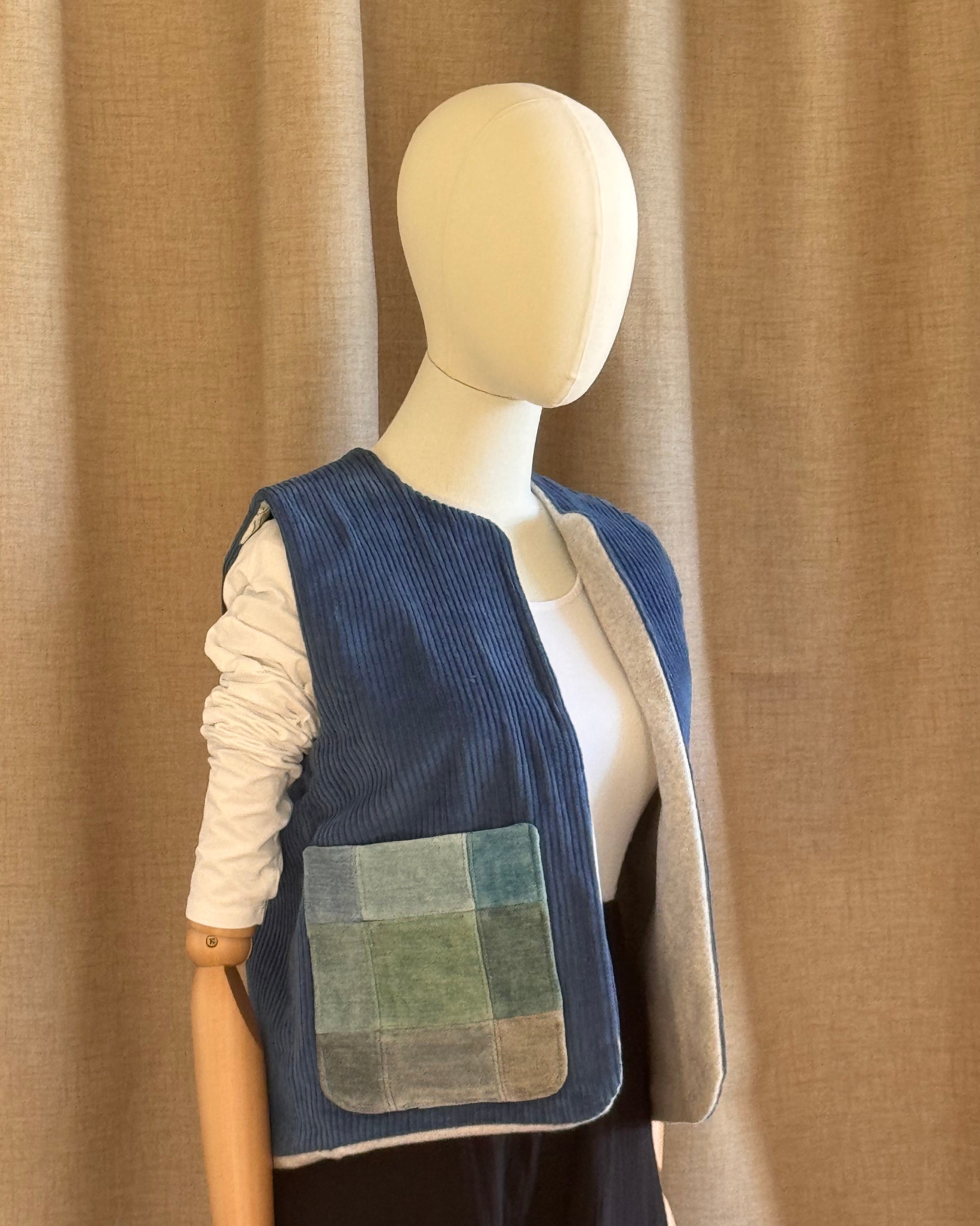 Gilet sans manche velours patchwork bleu droite