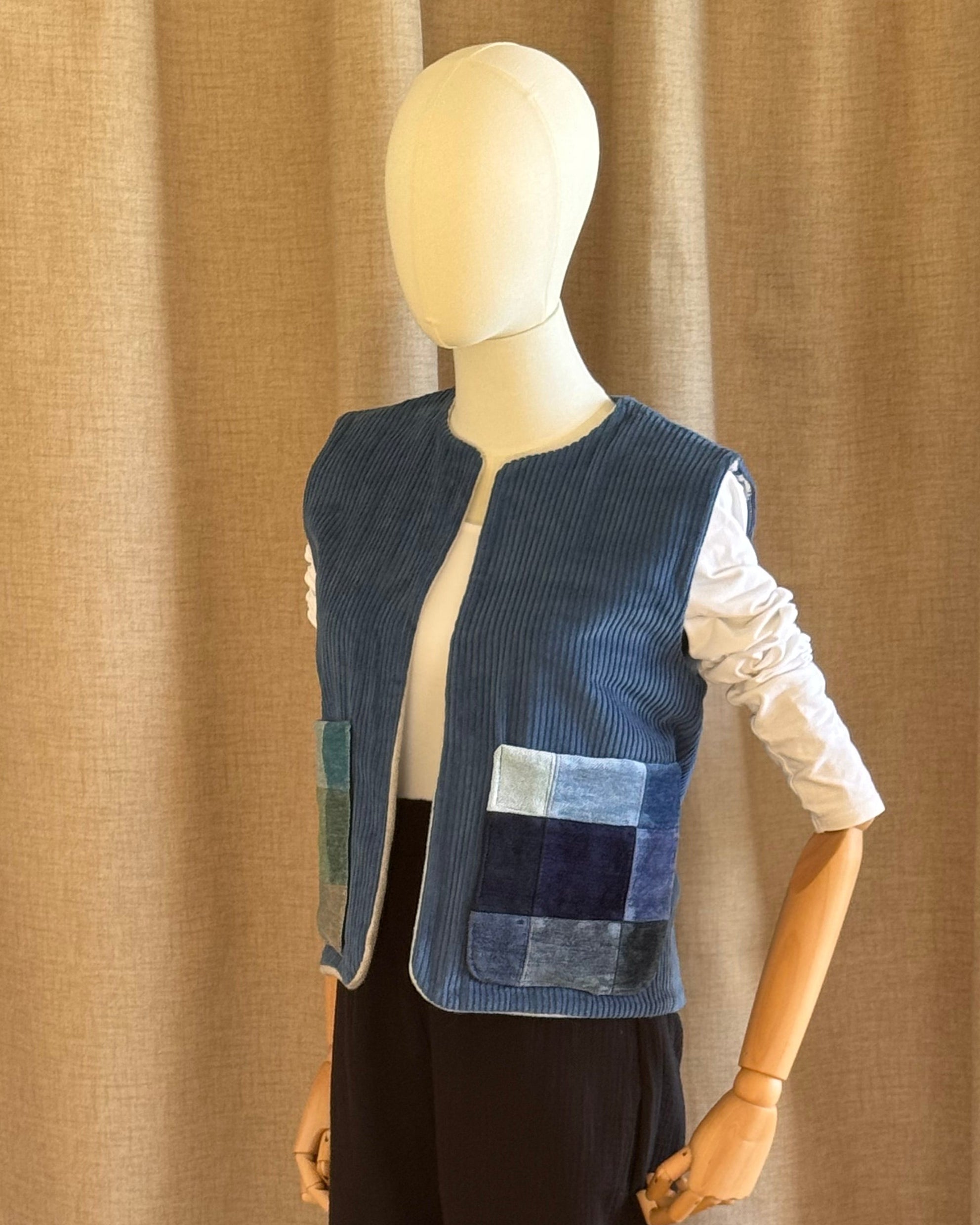 Gilet sans manche velours patchwork bleu gauche 2