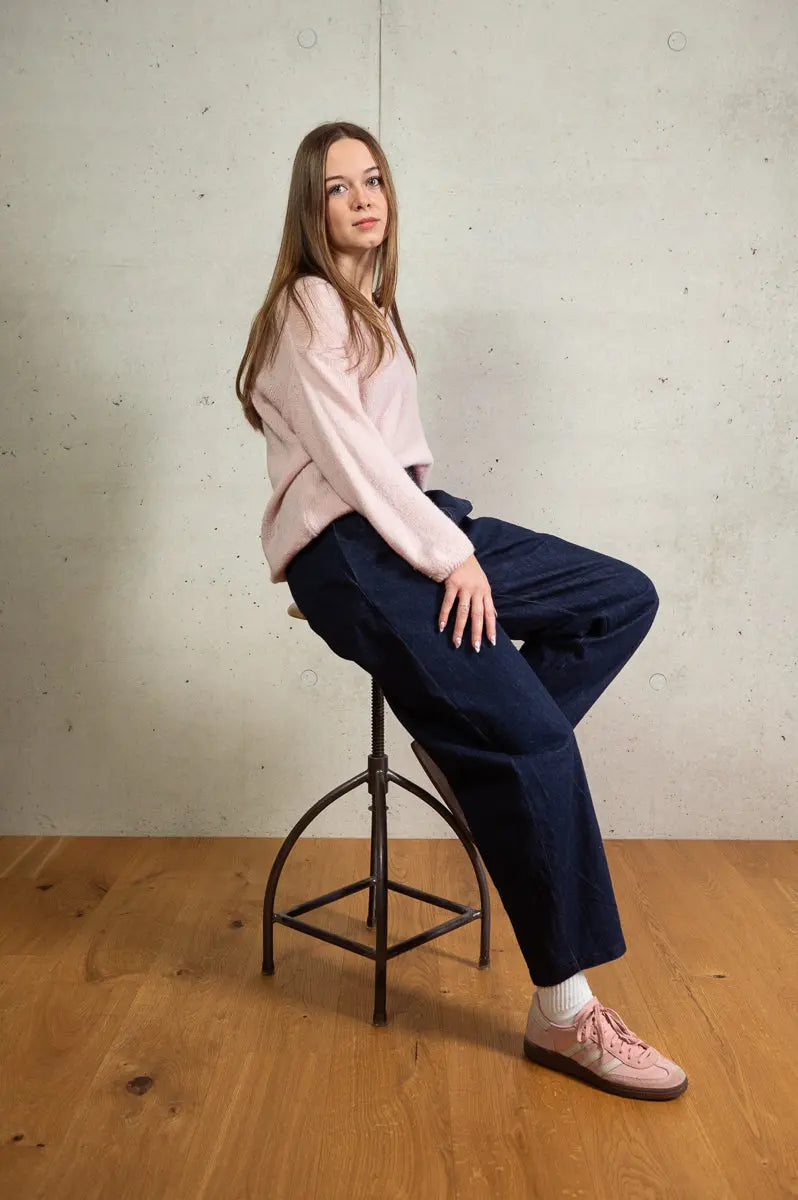 Silhouette 4  jean sylene denim assis Maison Colette
