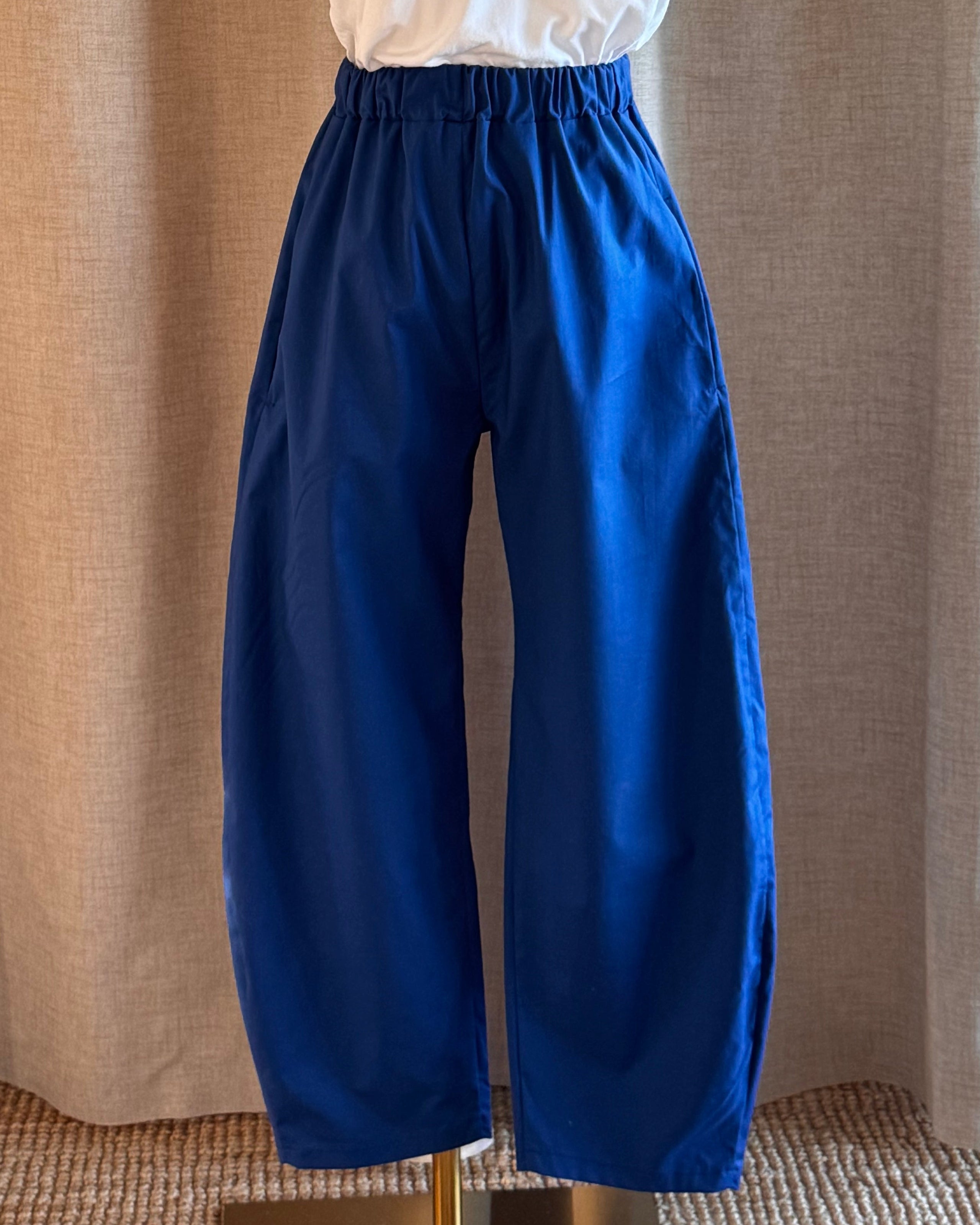 Pantalon Sylene bleu gros plan