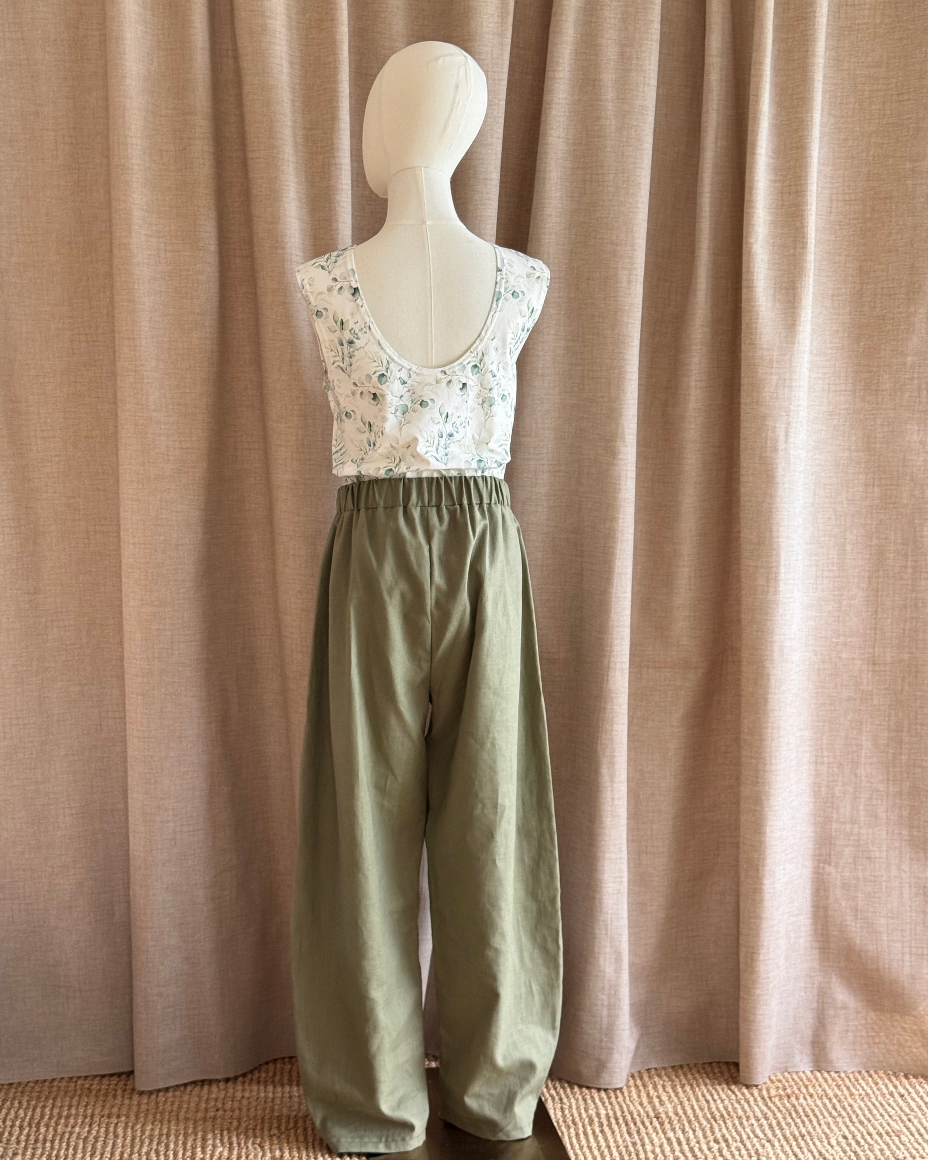 Pantalon barrel leg  en lin vert de garrigue de dos 2
