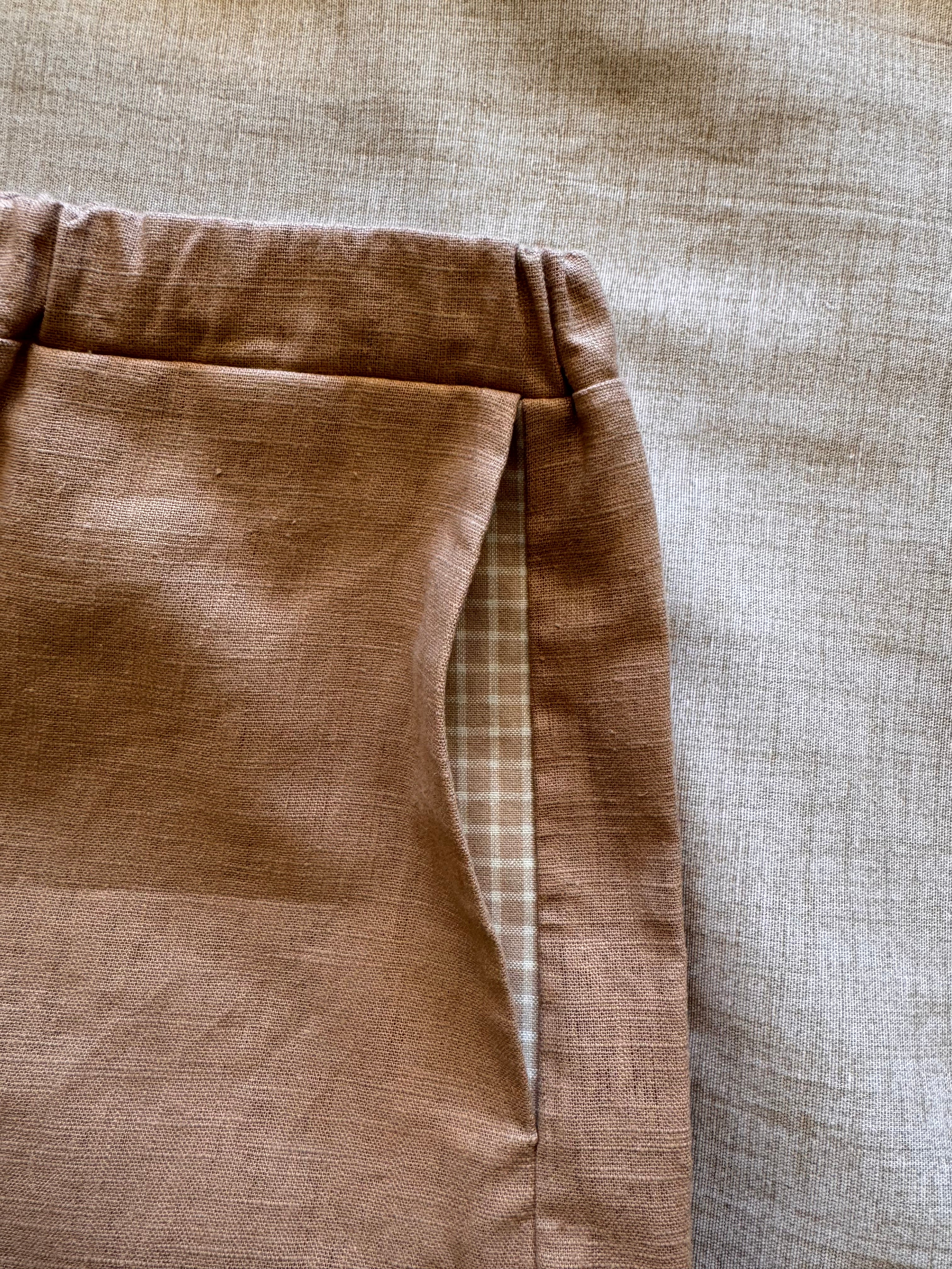 Pantalon barrel leg terre de sienne poche gauche