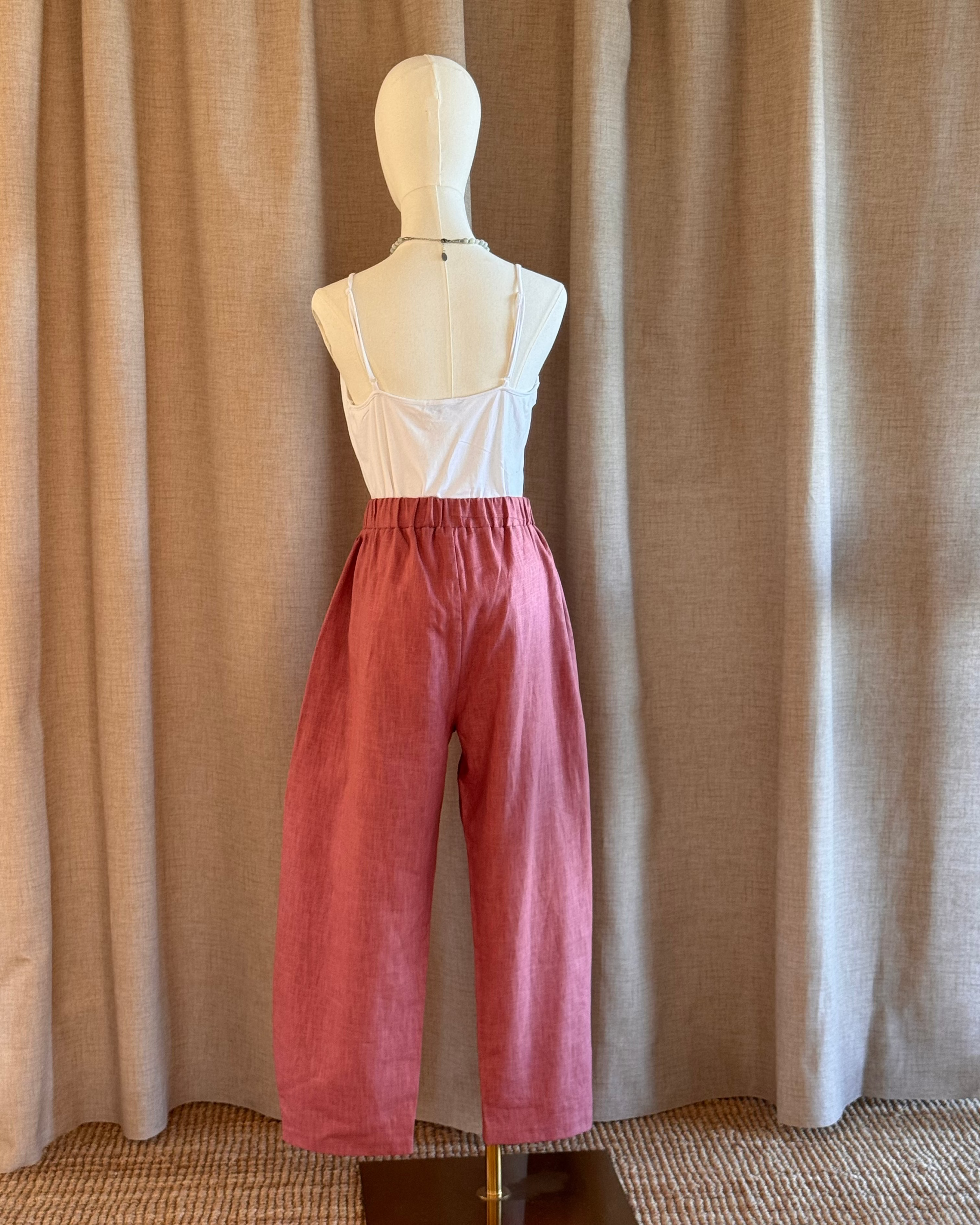 Pantalon coton barrel leg lin bois de rose de dos