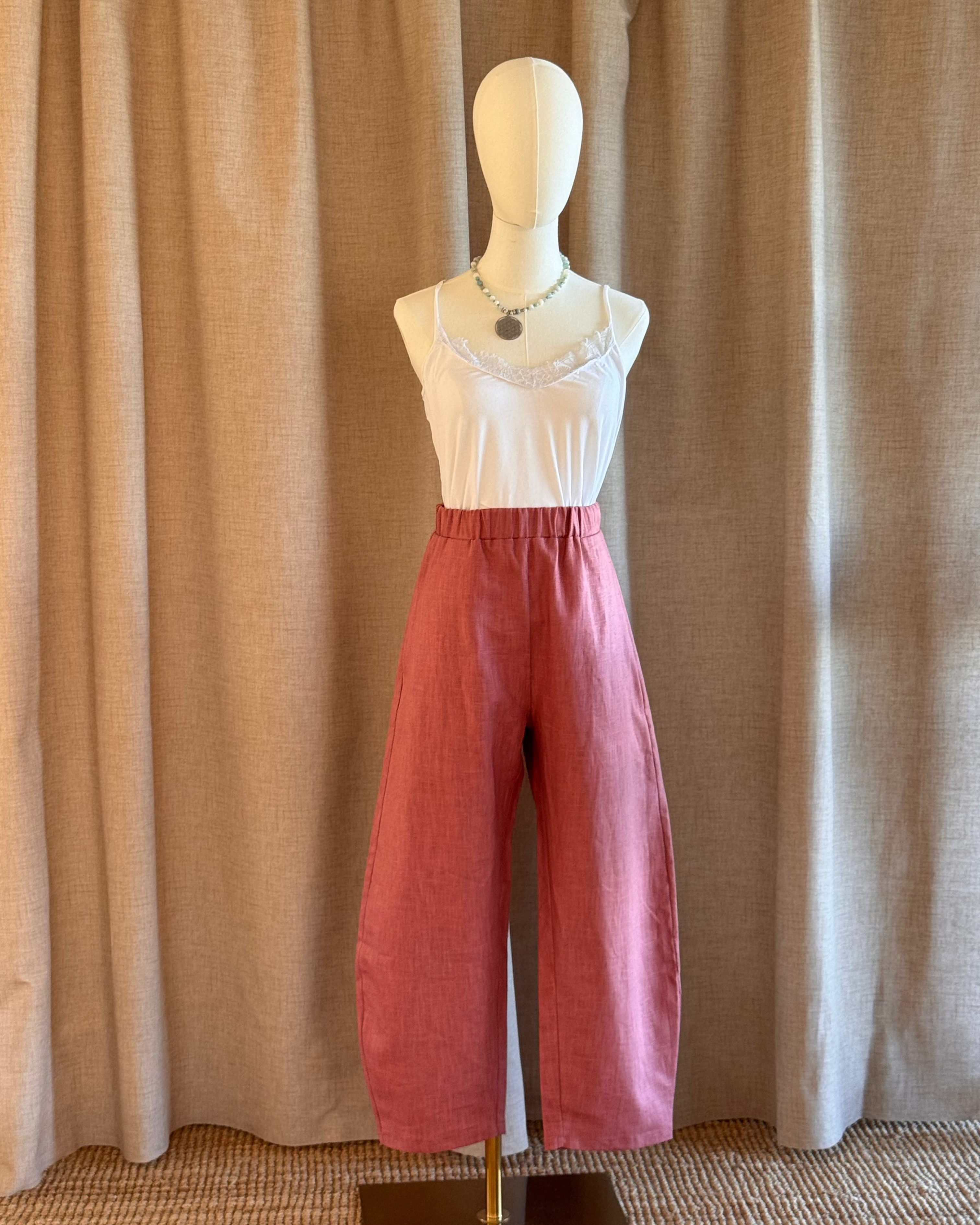 Pantalon coton barrel leg lin bois de rose de face
