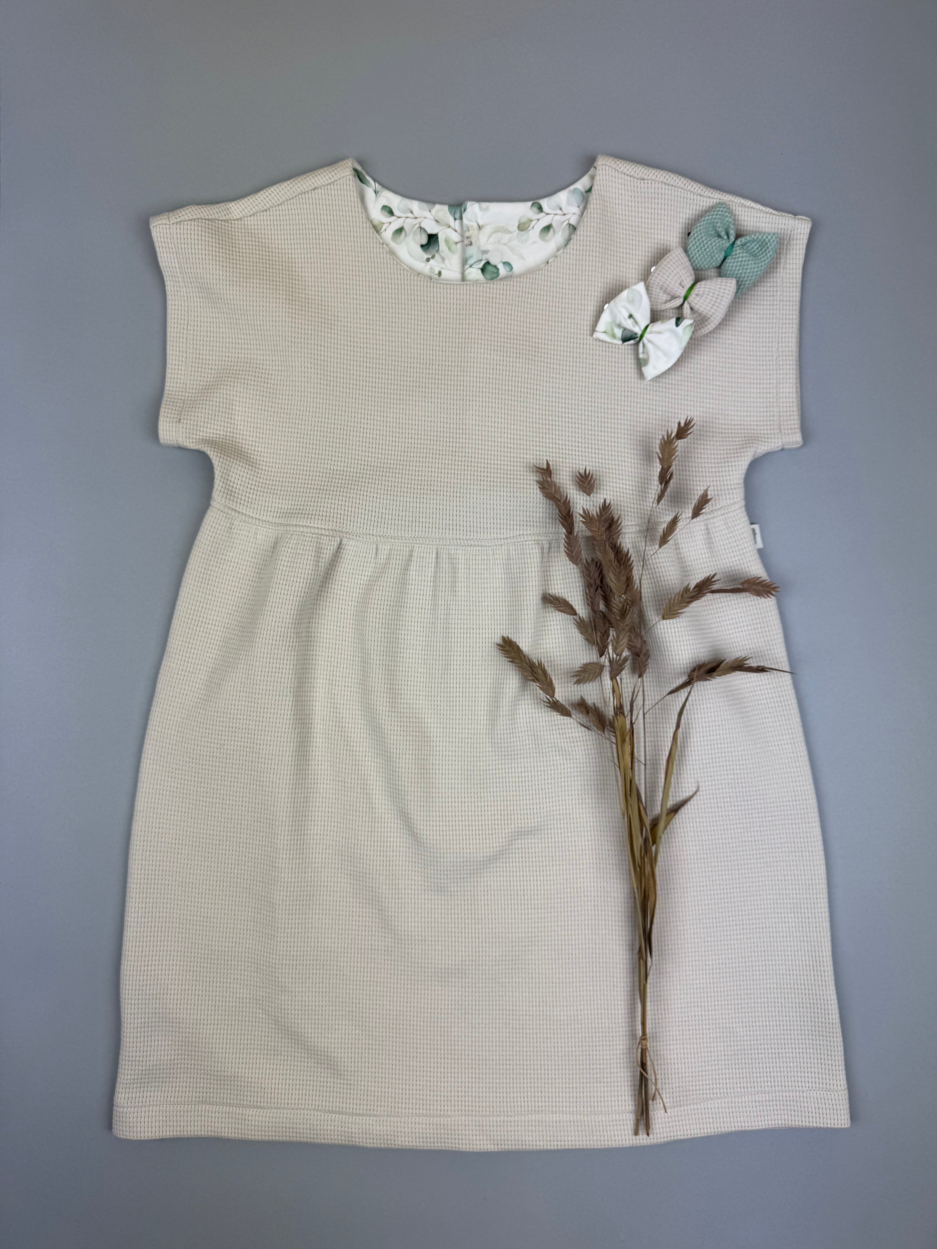 Robe coton labellisé couleur sable avec barrettes