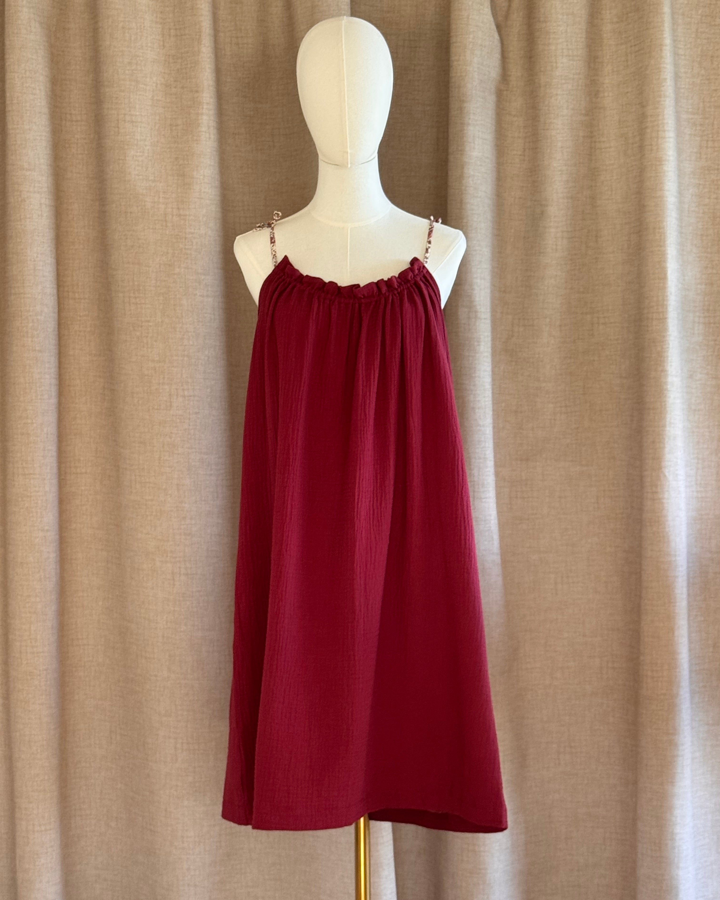 Robe double gaze de coton lie de vin a bretelles liberty non ceinturée