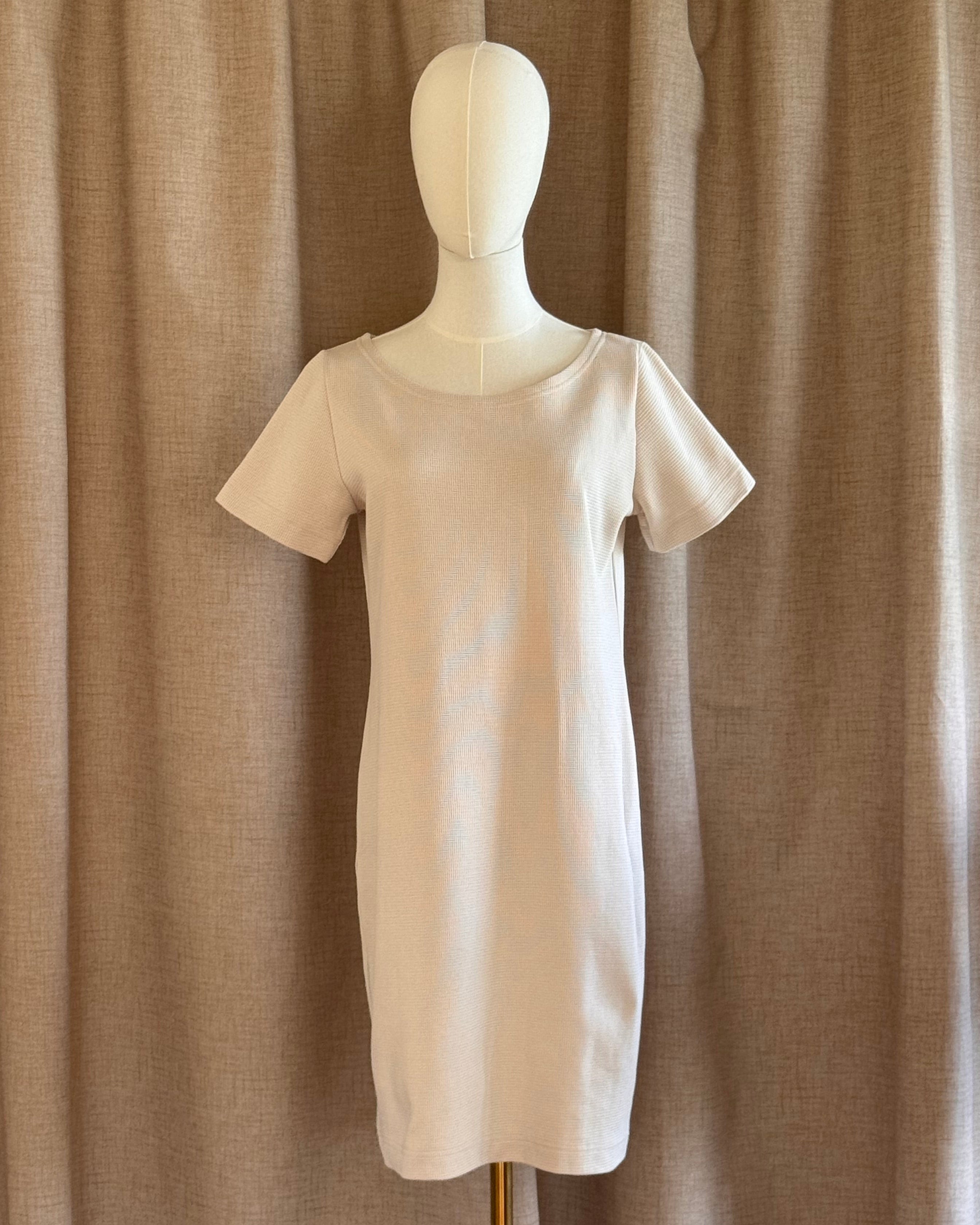Robe droite fleurs de tilleul non ceinturée de face