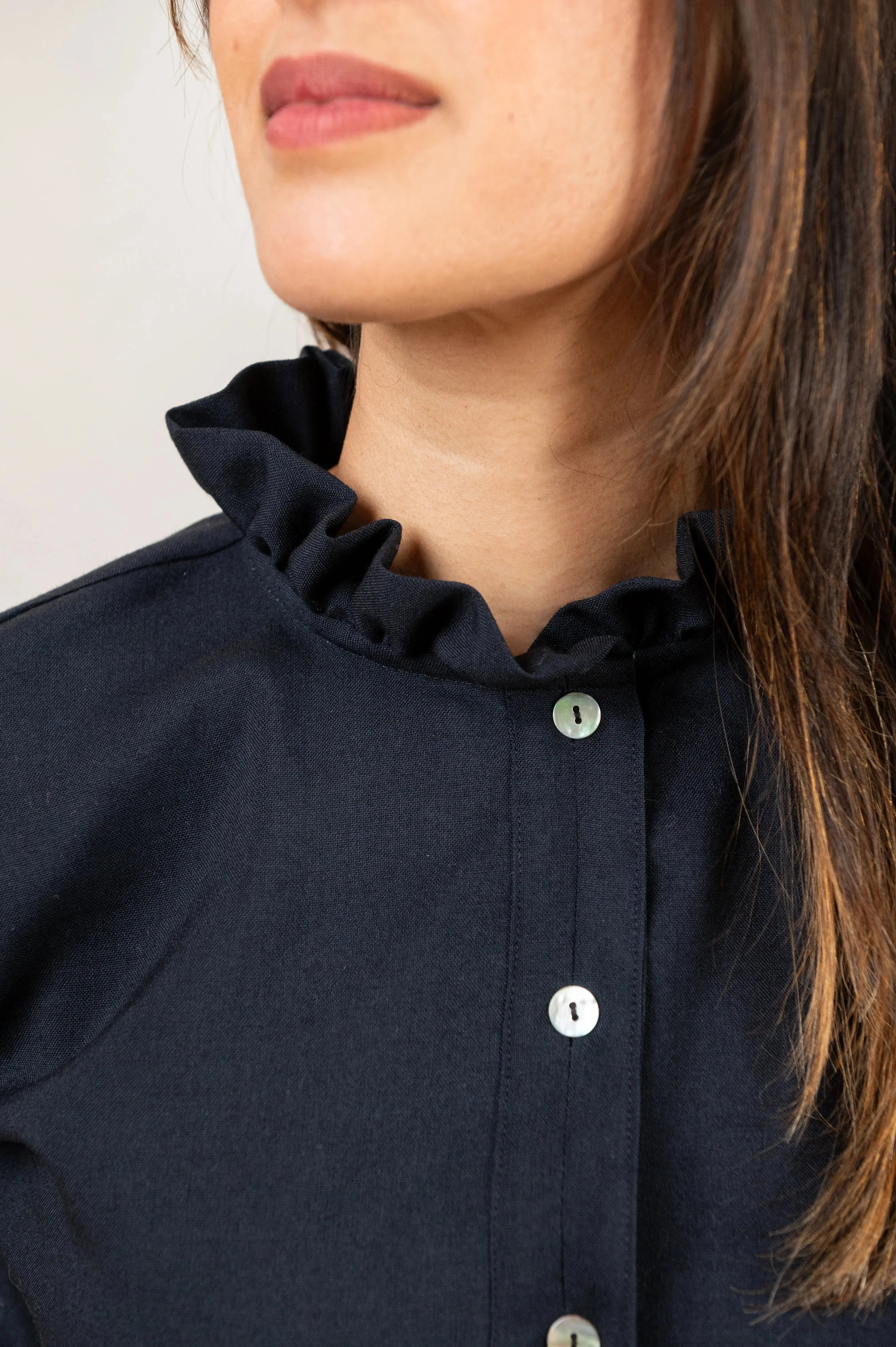 Chemise col froncé Narcisse en Etamine de laine - Maison Colette