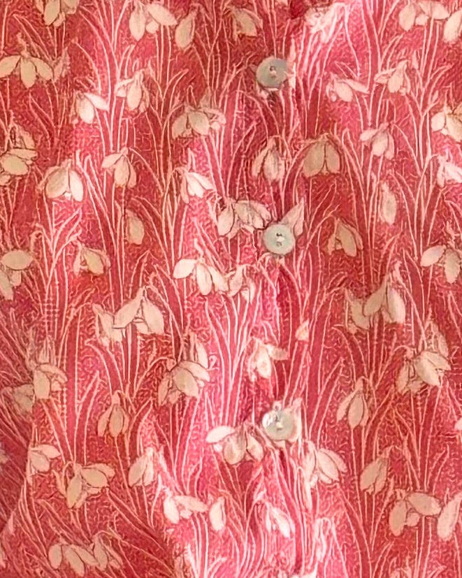 chemise col fronce fleuri couleur corail detail tissu