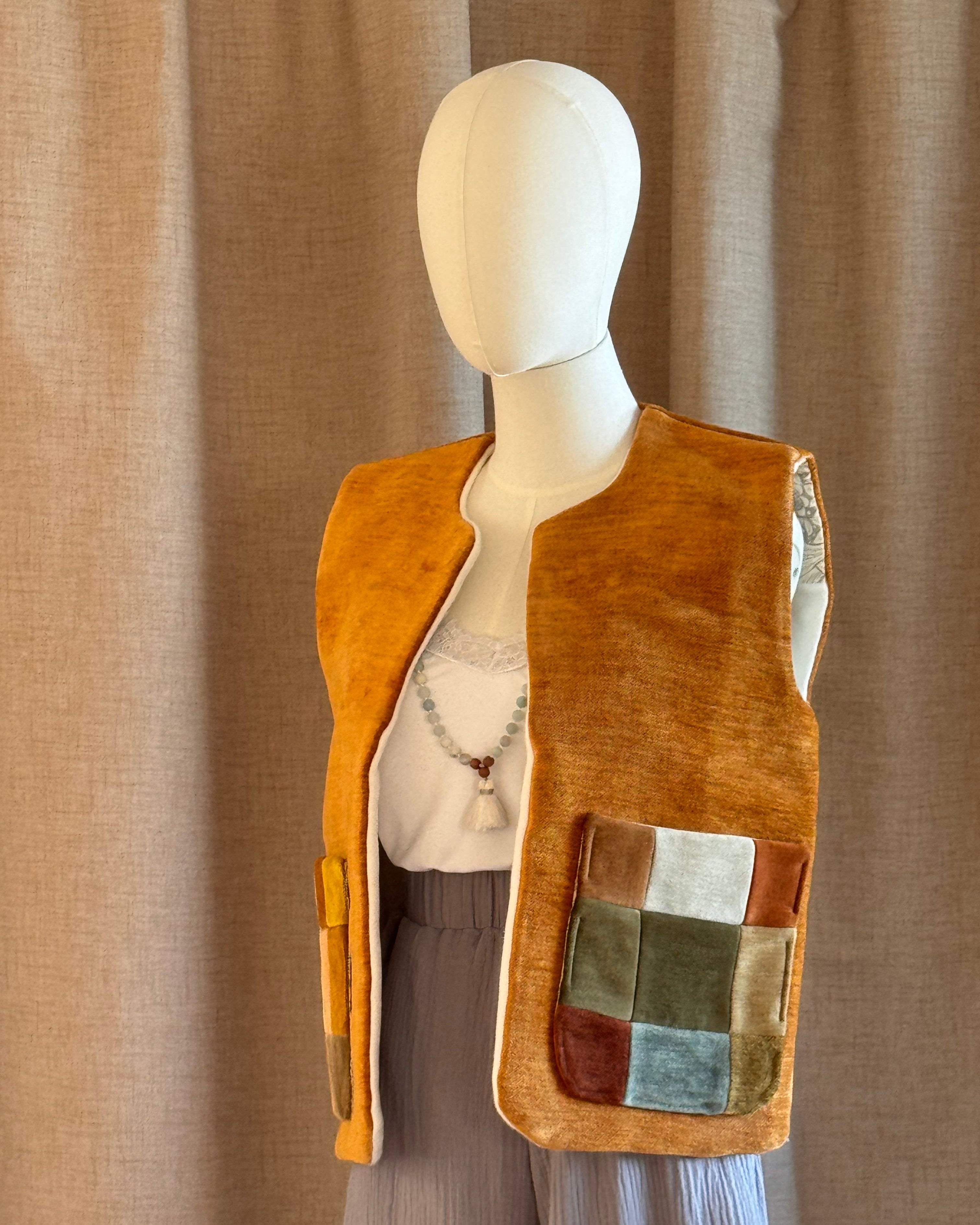 gilet sans manche velours chenille patchwork ocre gauche