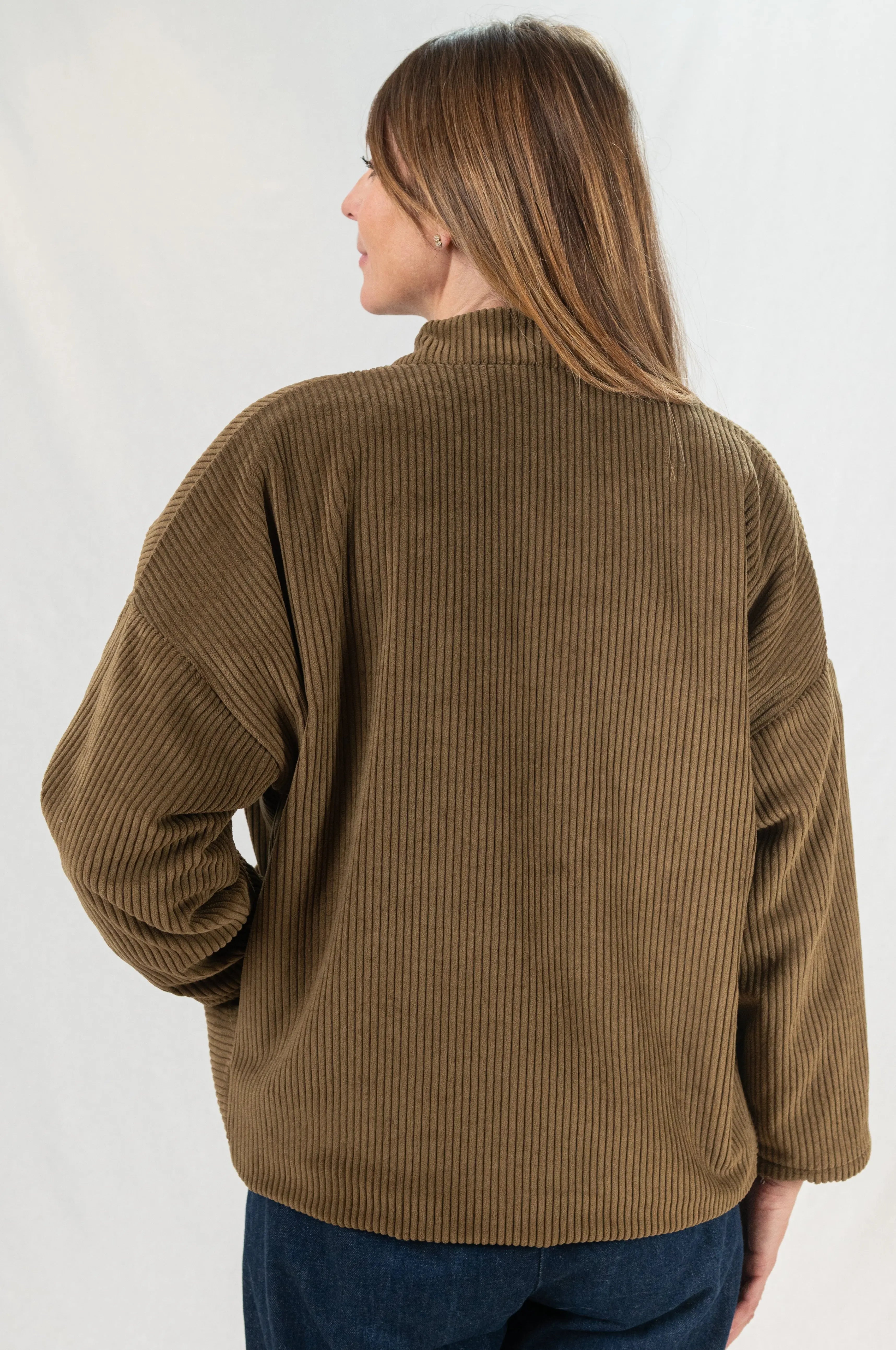 Manteau Cévennes coupe kimono en velours côtelé, vu de dos.