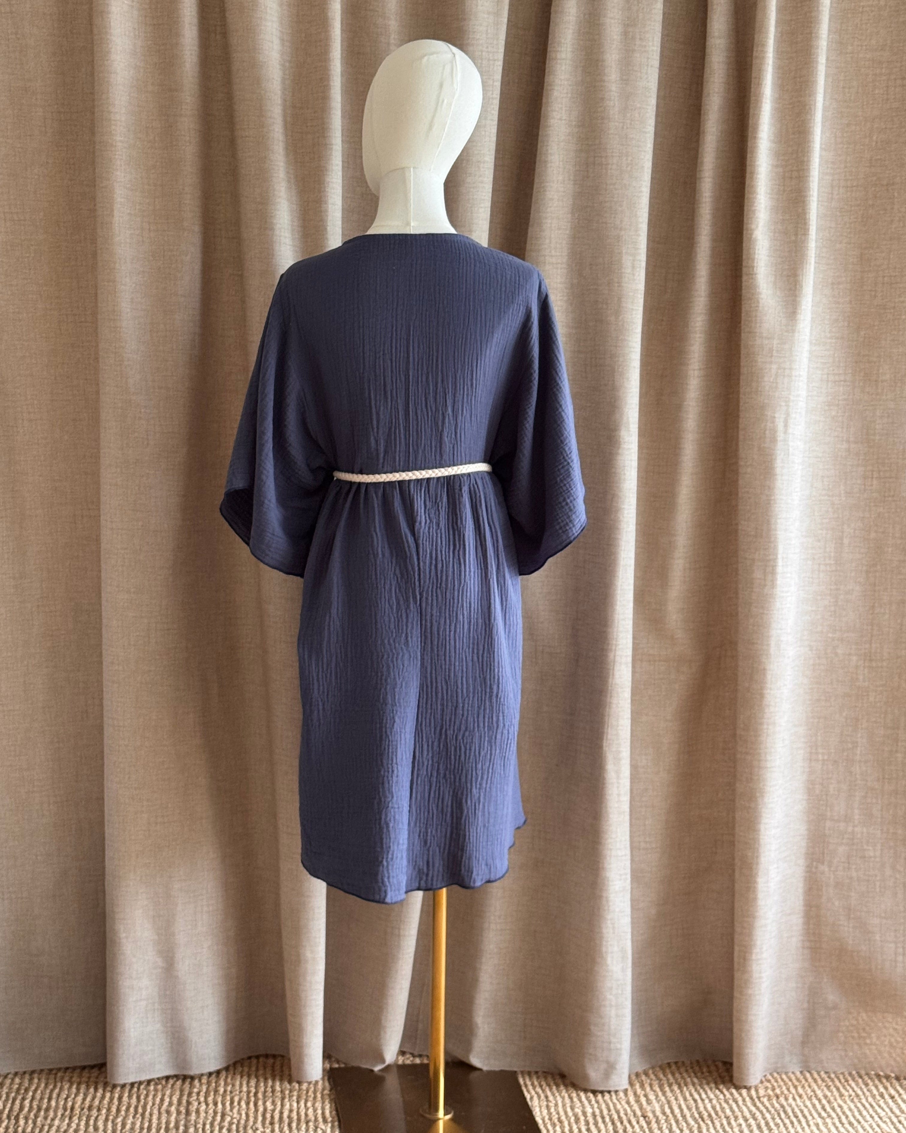 robe baby doll double gaze coton bleu orage ceinturée de dos