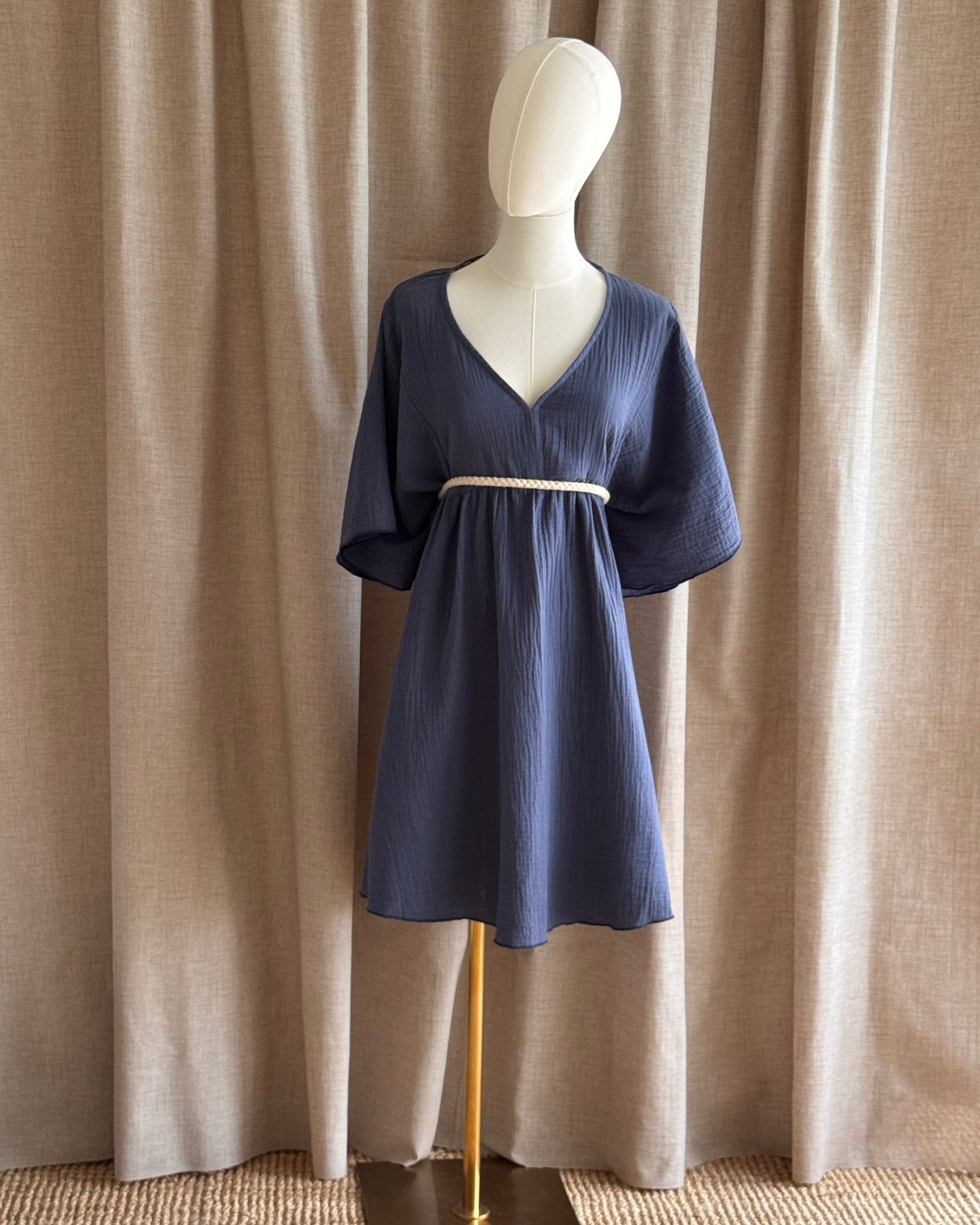 robe baby doll double gaze coton bleu orage ceinturée de face