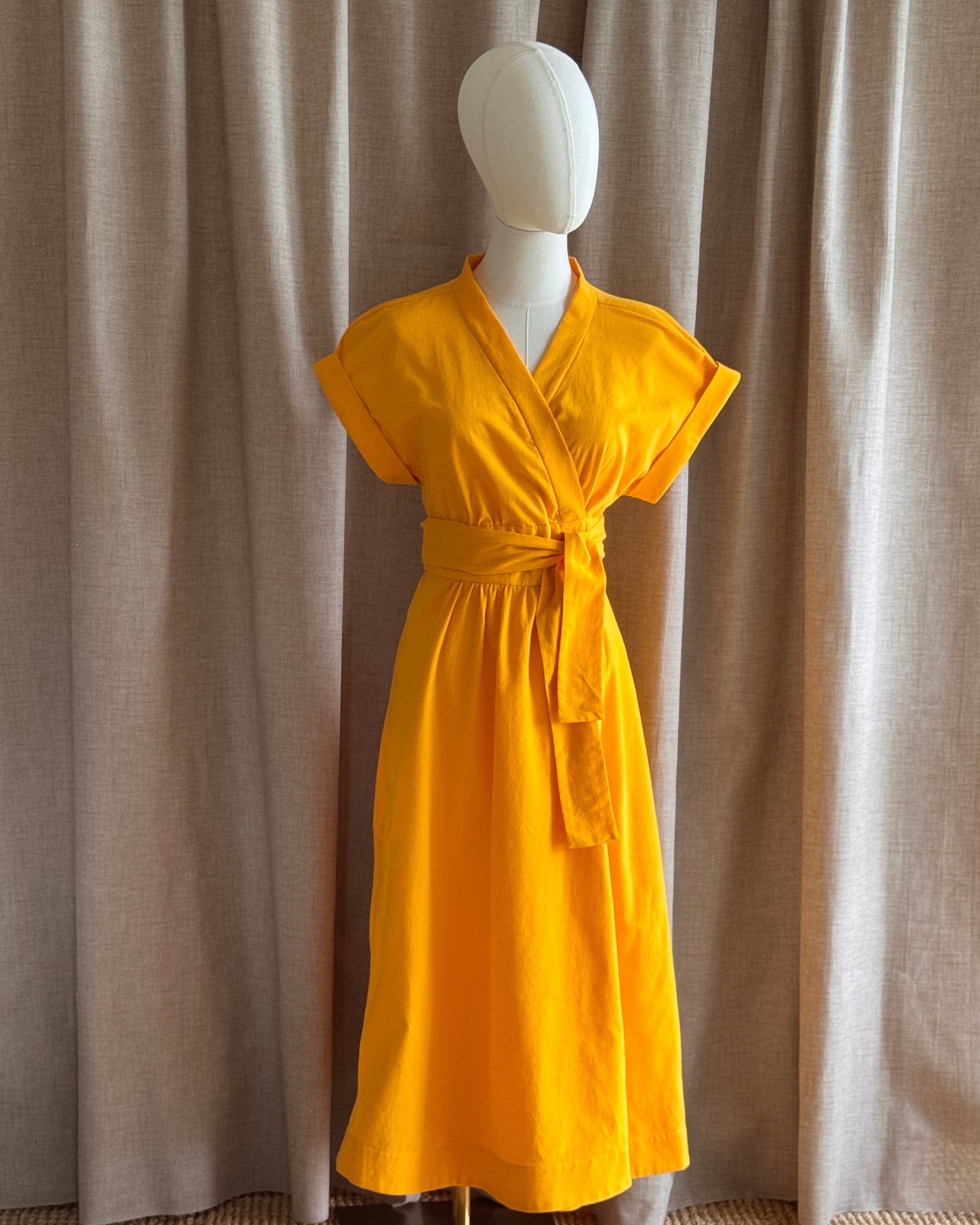 robe portefeuille jaune tournesol de face